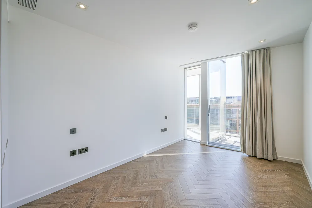 19 Circus Road West, London, SW11 photo 15