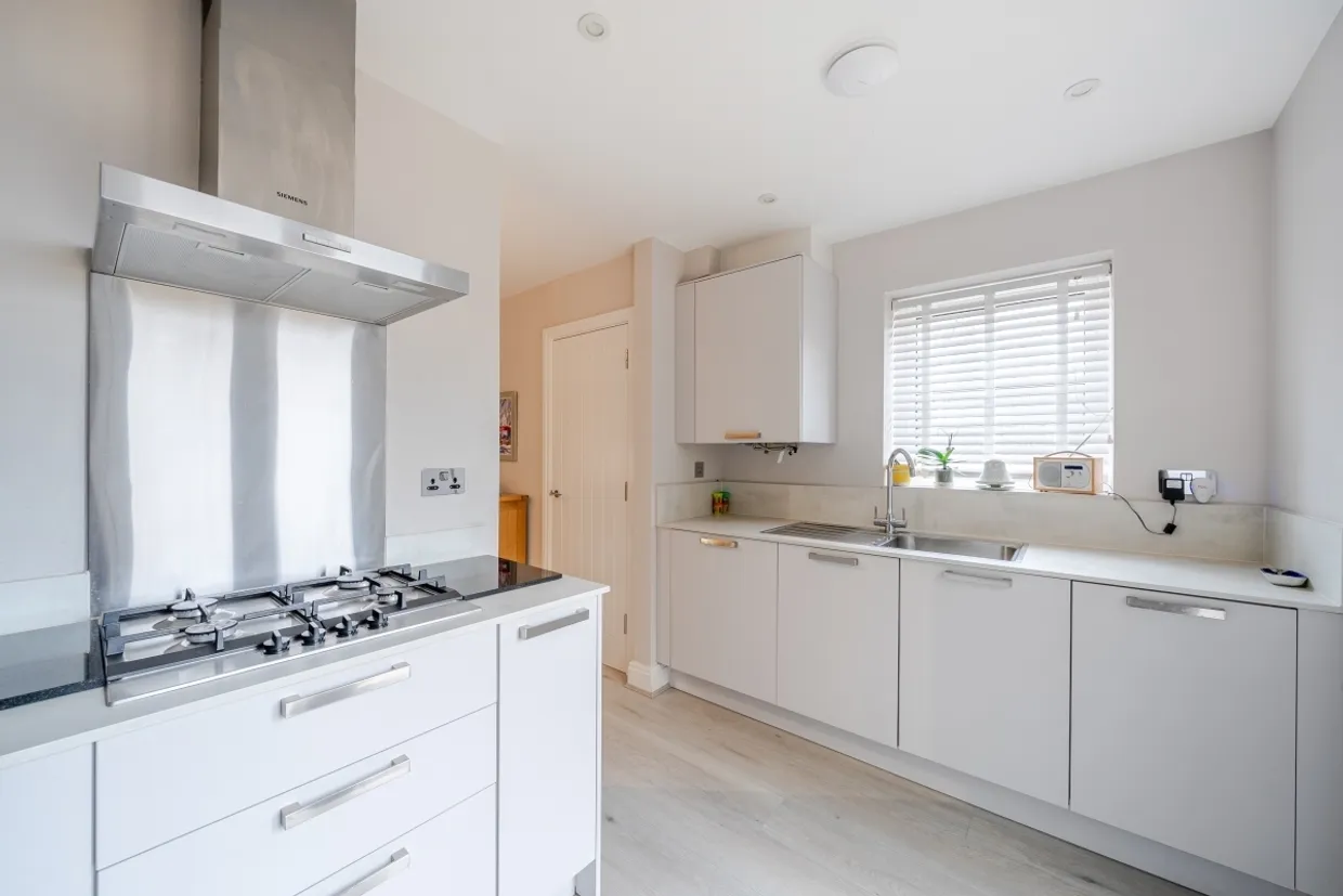 Mill Road, Epsom KT17 photo 2