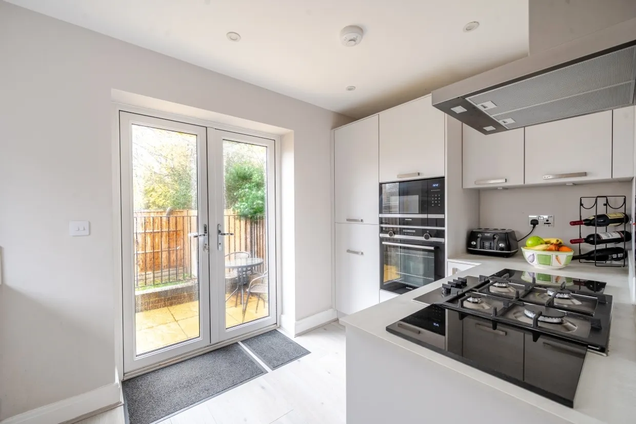 Mill Road, Epsom KT17 photo 3