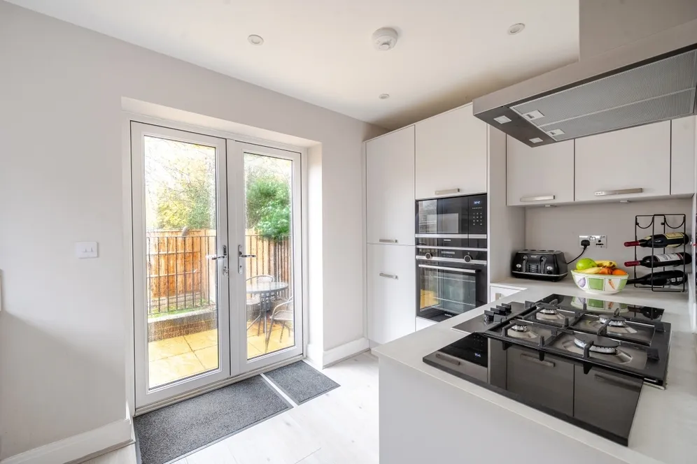 Mill Road, Epsom KT17 photo 3