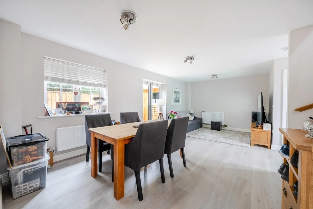 Mill Road, Epsom KT17 photo 4