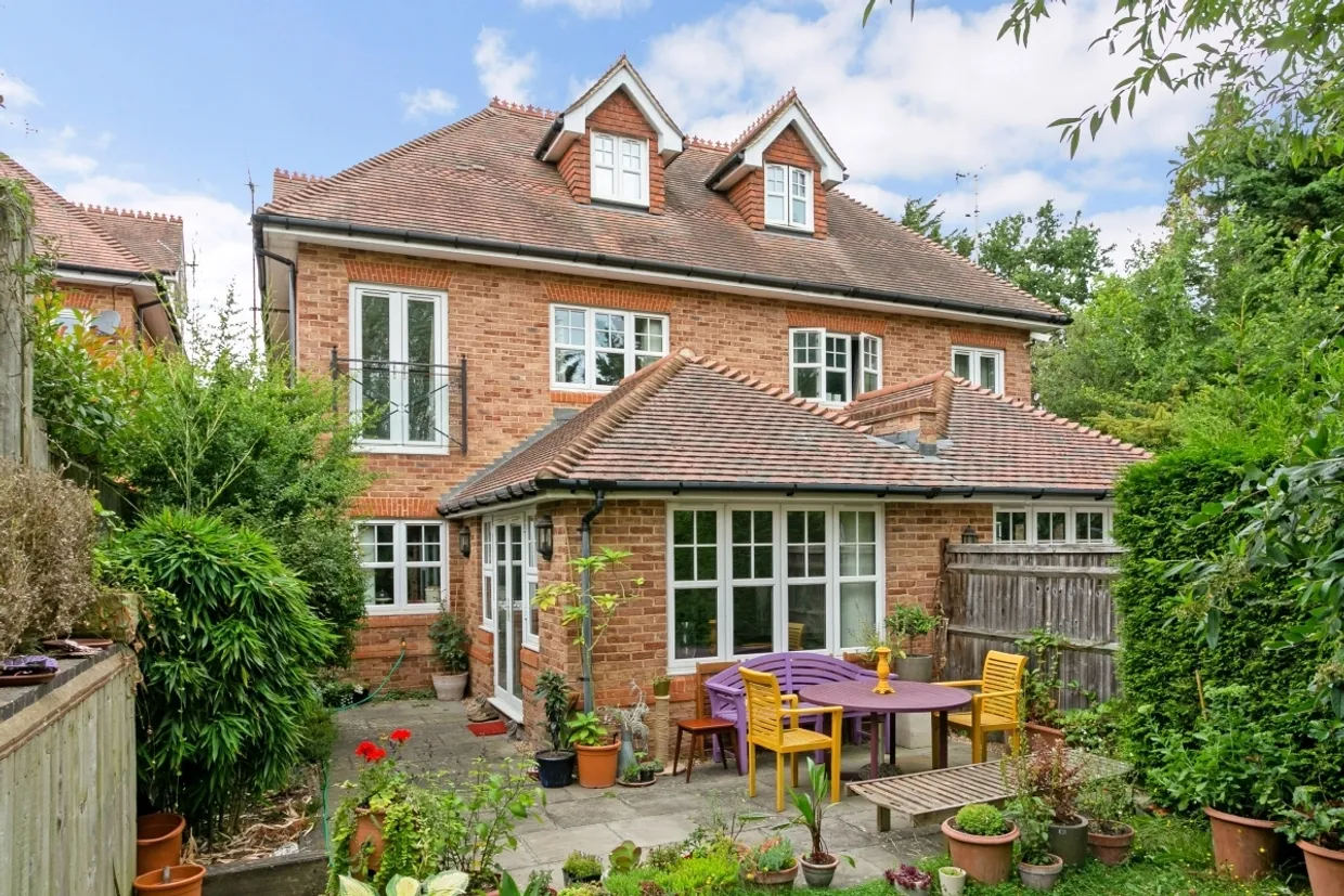 Dorney Wood Road Burnham SL1 photo 6
