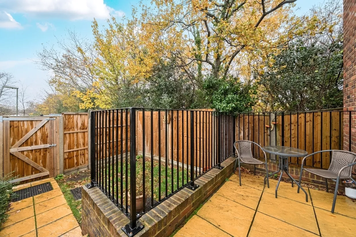 Mill Road, Epsom KT17 photo 8