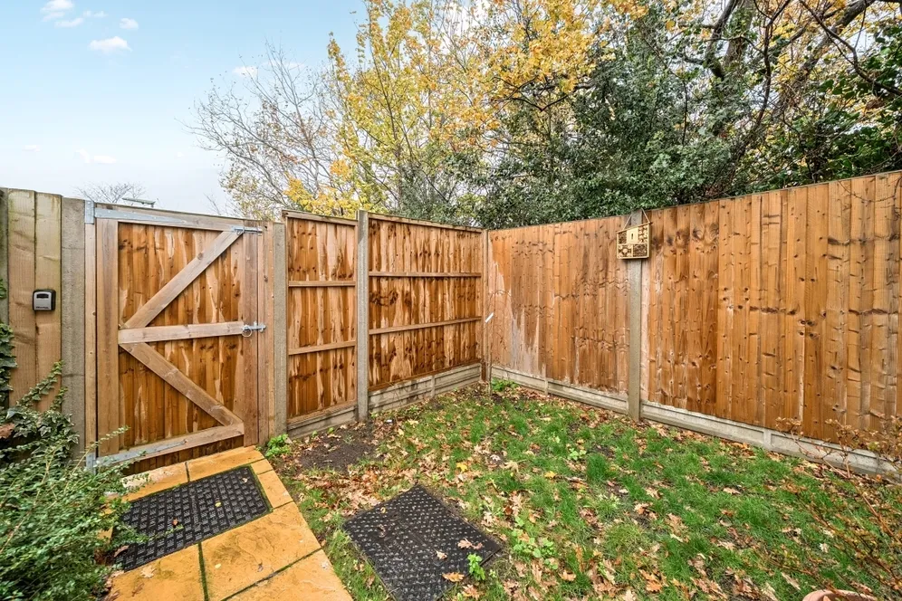 Mill Road, Epsom KT17 photo 9