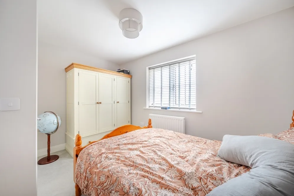 Mill Road, Epsom KT17 photo 14