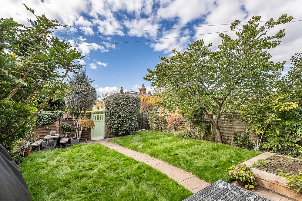 Model Cottages, London, SW14 photo 2