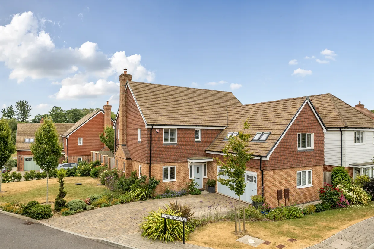 Hoadley Avenue, Burgess Hill, RH15 photo 1