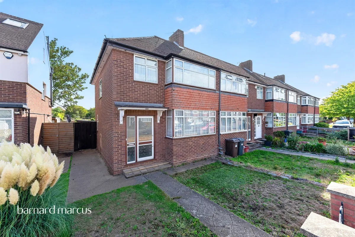 Harvest Road, Feltham