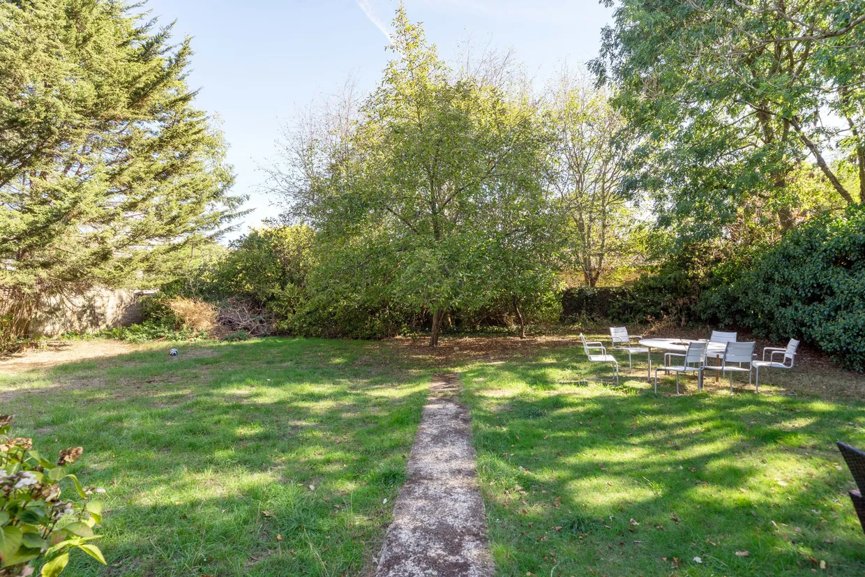 Gunnersbury Avenue, Ealing, W5 photo 2