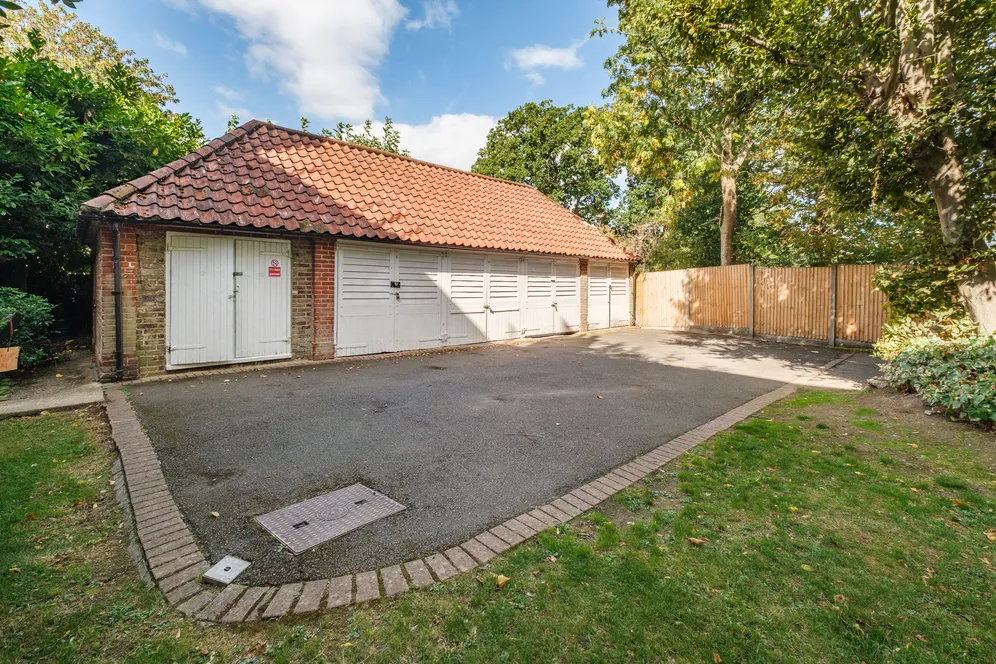 Fortis Green, London, N10 photo 10