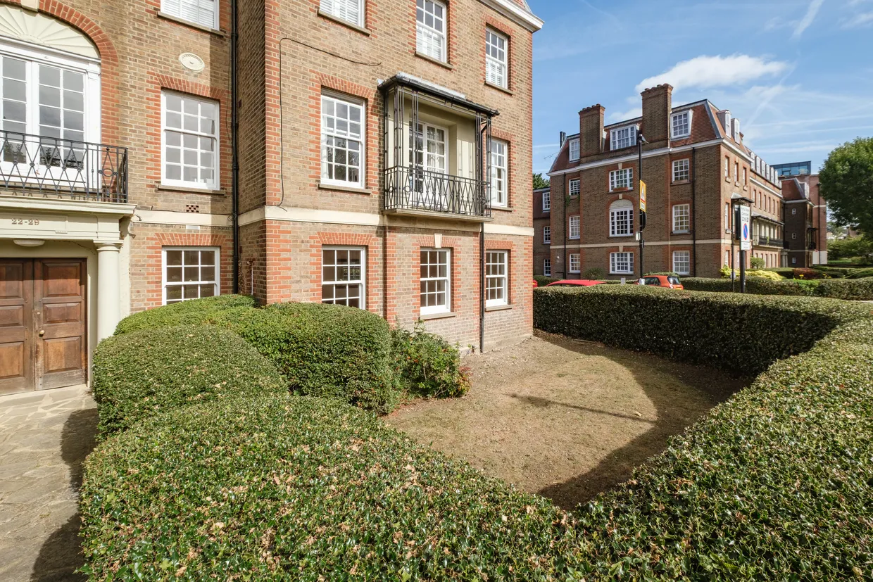 Fortis Green, London, N10 photo 12