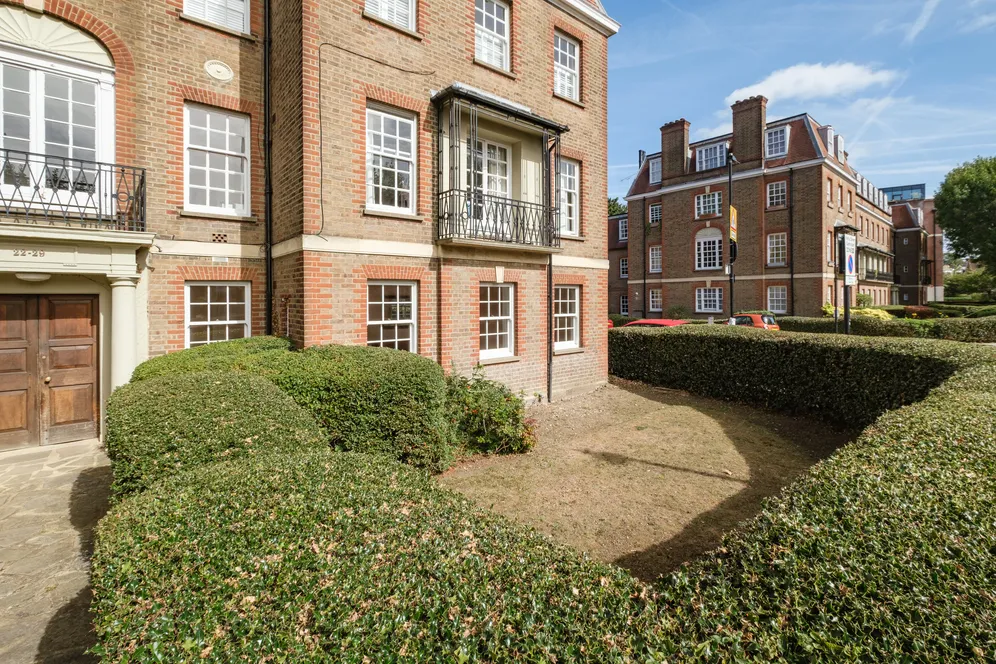 Fortis Green, London, N10 photo 12