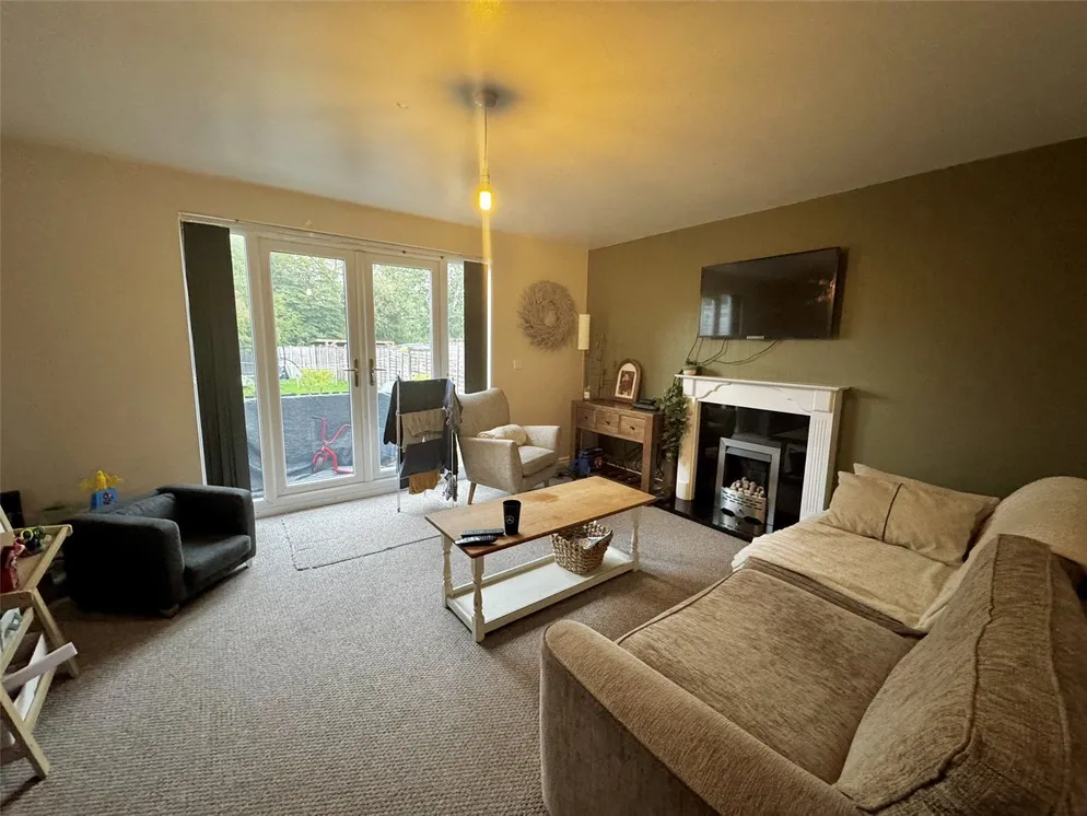 Property carousel item 4