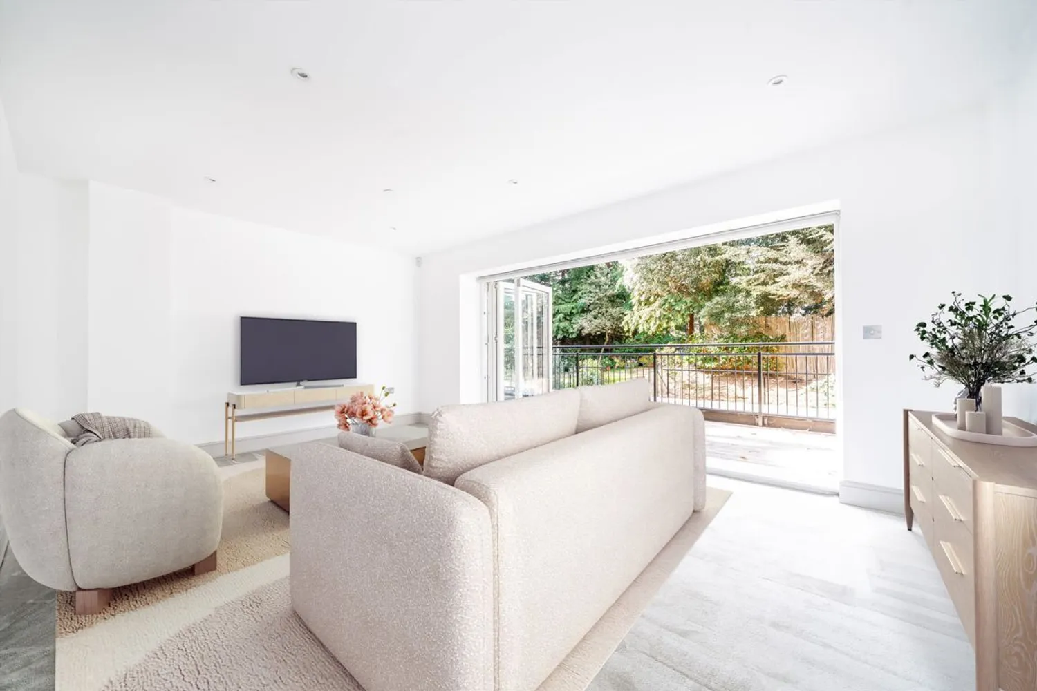 Ridgewood, Weybridge, KT13 photo 2
