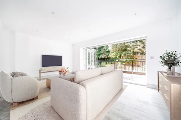 Ridgewood, Weybridge, KT13 photo 2