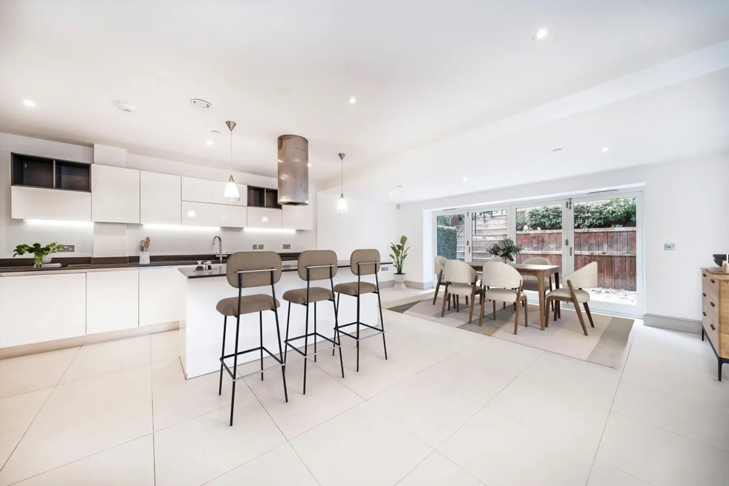 Ridgewood, Weybridge, KT13 photo 3