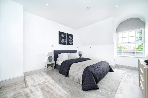Ridgewood, Weybridge, KT13 photo 4