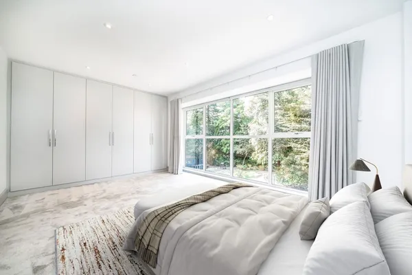 Ridgewood, Weybridge, KT13 photo 6