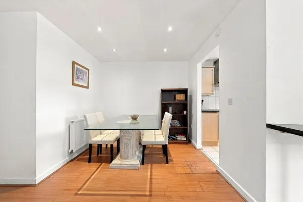 Wey Road, Weybridge, KT13 photo 3