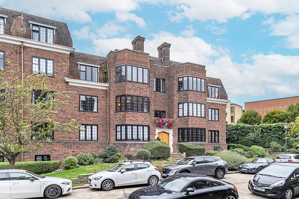 Manor Fields, London, SW15 photo 1