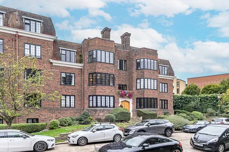 Manor Fields, London, SW15