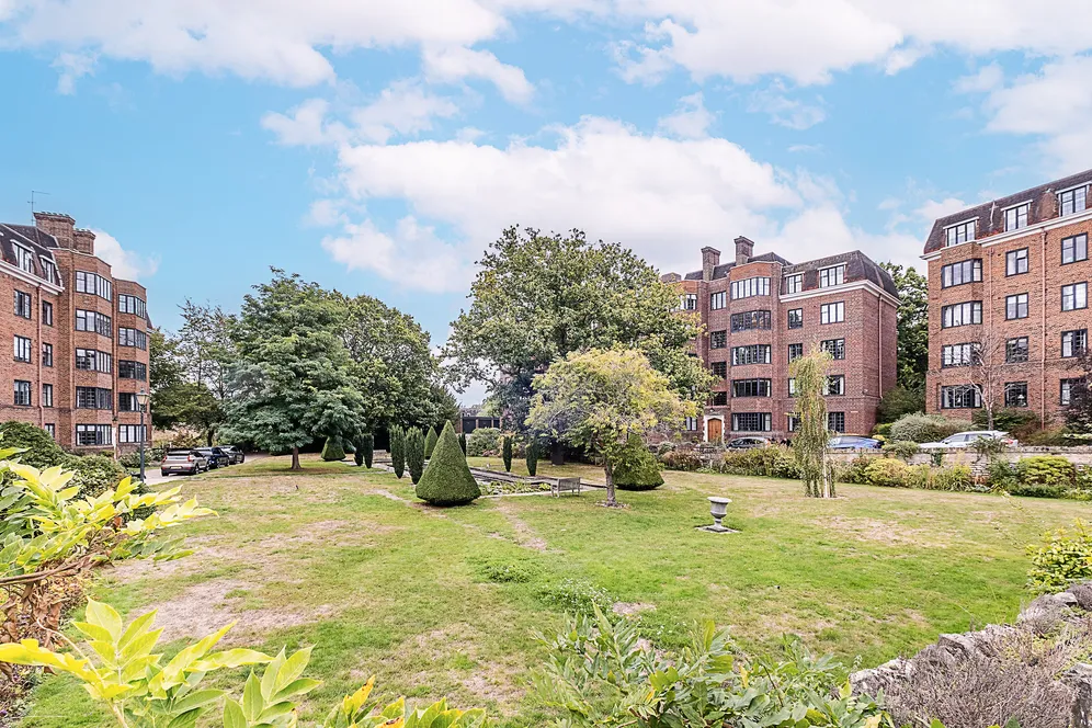 Manor Fields, London, SW15 photo 2