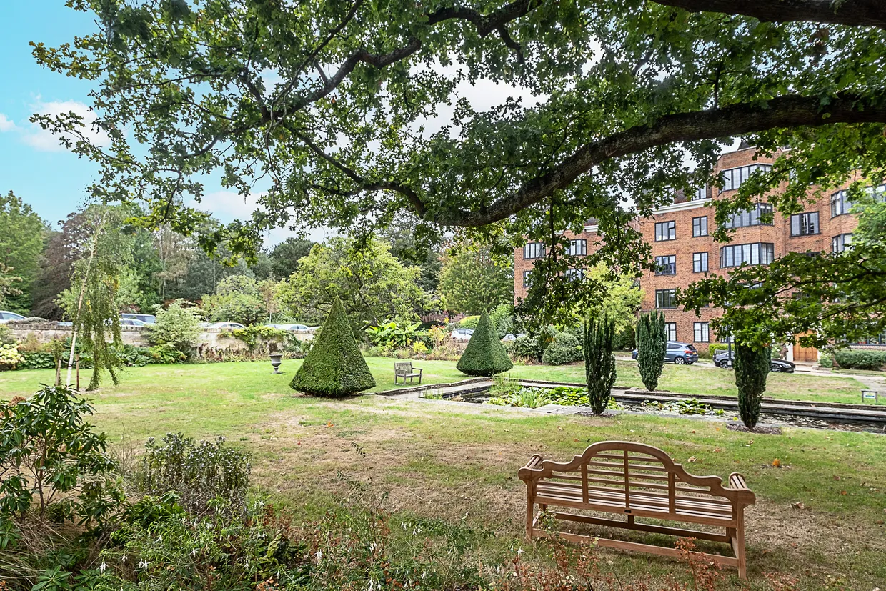 Manor Fields, London, SW15 photo 11