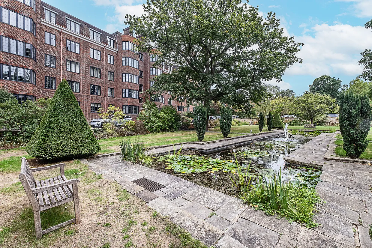 Manor Fields, London, SW15 photo 14