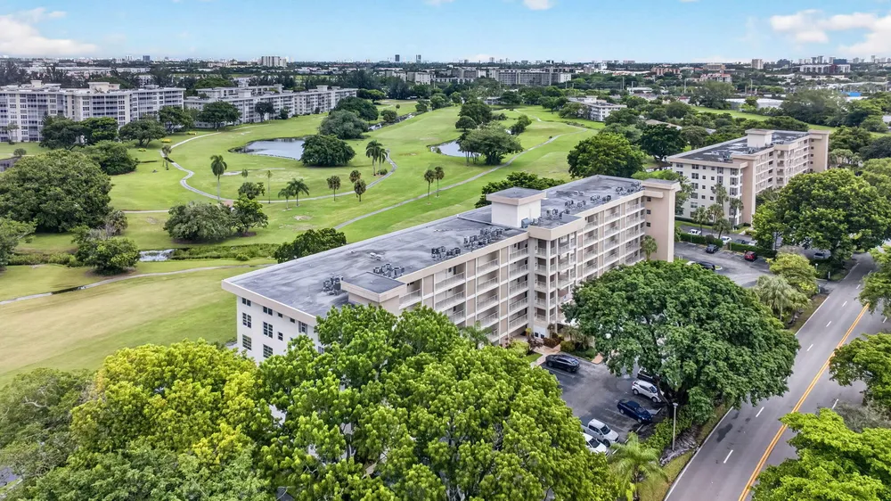 2901 S Palm Aire Dr, Pompano Beach, FL 33069