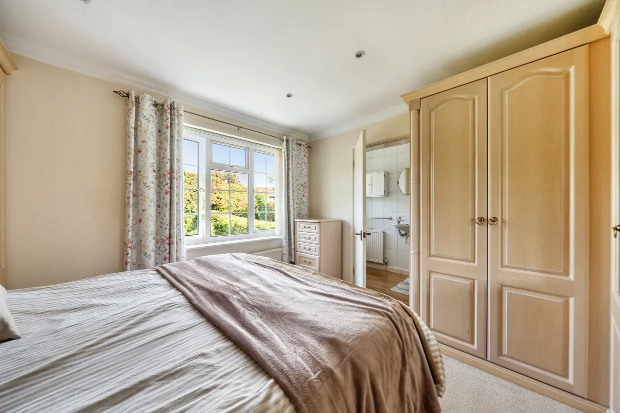 Stephenson Drive, East Grinstead, RH19 photo 7