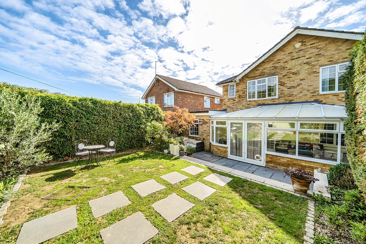 Stephenson Drive, East Grinstead, RH19 photo 12