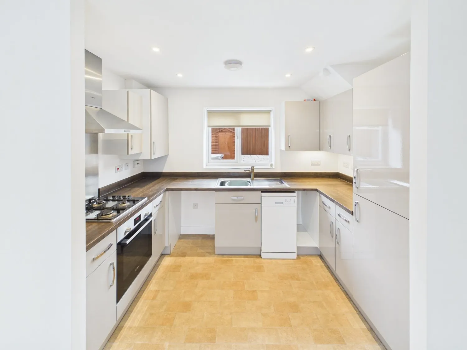 Hetherington Square, SK10 photo 6