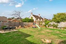 Christ Church Mount, Epsom, KT19 photo 5