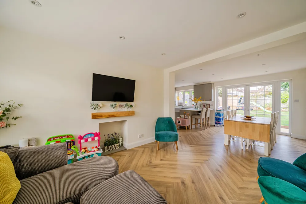 Christ Church Mount, Epsom, KT19 photo 6