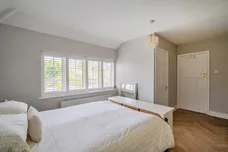 Christ Church Mount, Epsom, KT19 photo 9