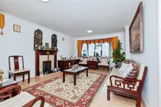 Larkspur Close, Hamilton, Leicester