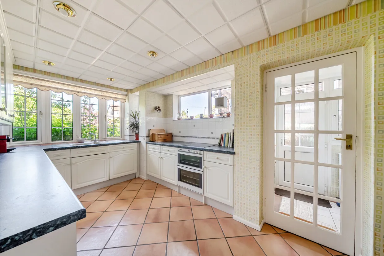 Warren Hill, Epsom, KT18 photo 2