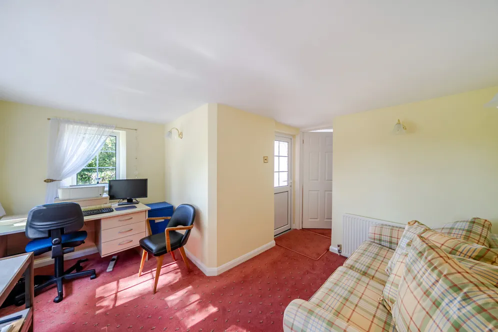 Warren Hill, Epsom, KT18 photo 5
