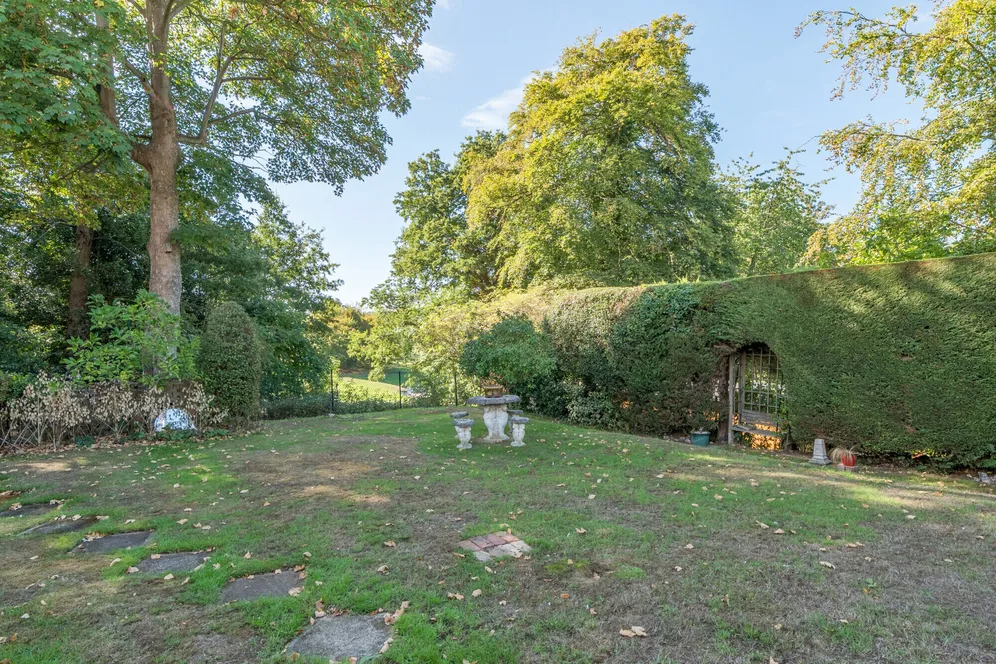 Warren Hill, Epsom, KT18 photo 6