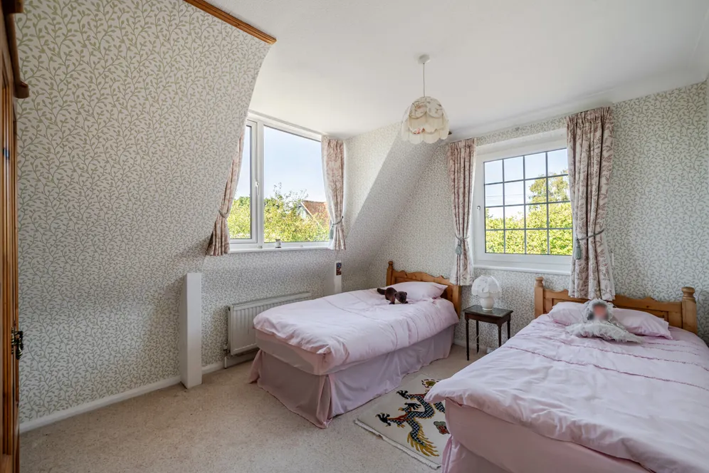 Warren Hill, Epsom, KT18 photo 9
