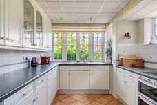 Warren Hill, Epsom, KT18 photo 10