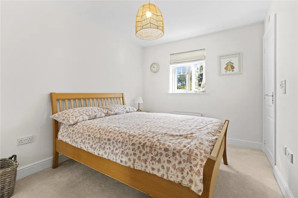 Property carousel item 5