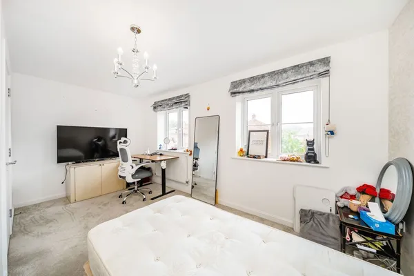 Bell Farm Way, Walton-On-Thames, KT12 photo 5