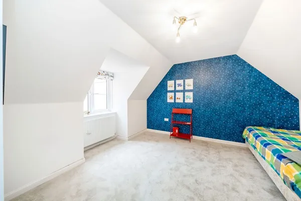 Bell Farm Way, Walton-On-Thames, KT12 photo 6
