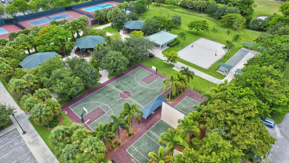 2901 S Palm Aire Dr, Pompano Beach, FL 33069
