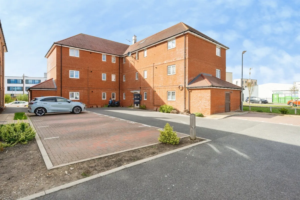 Elton Close, AYLESBURY