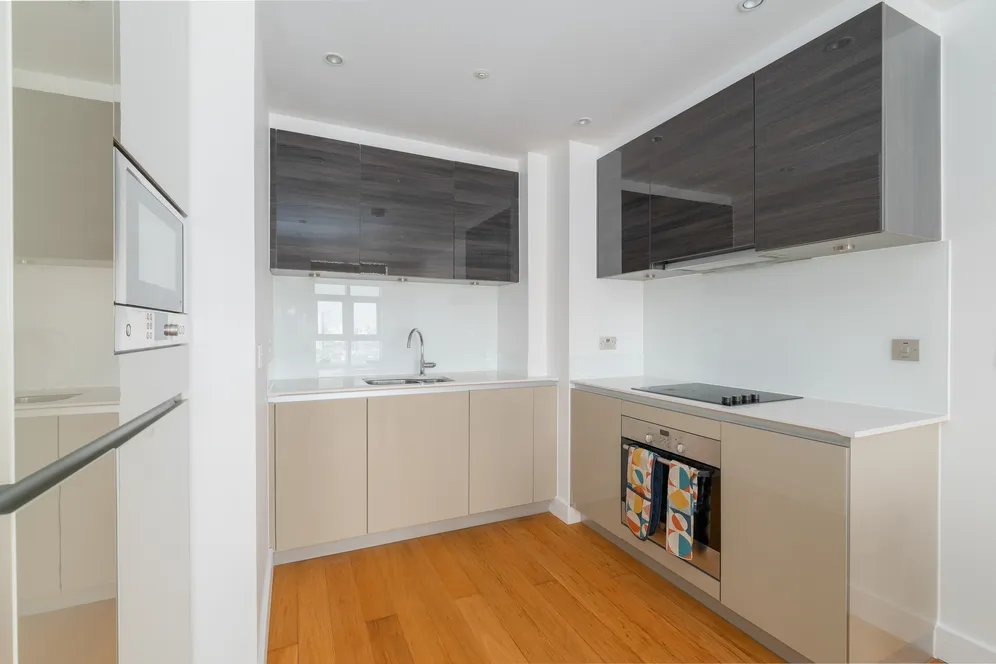 Barking Road, London, E16 photo 2