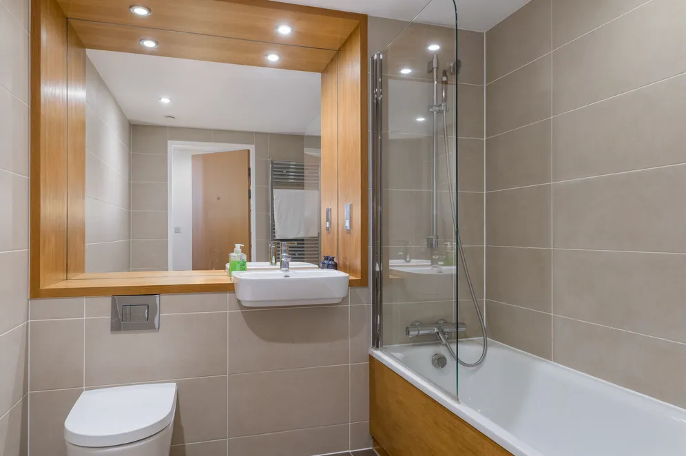 Barking Road, London, E16 photo 6
