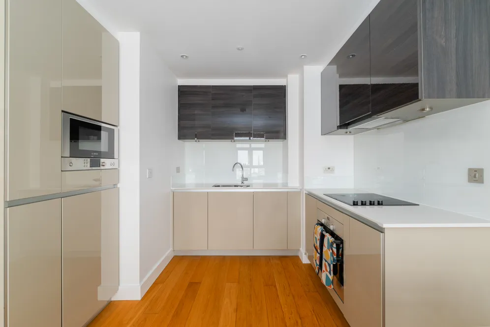 Barking Road, London, E16 photo 10