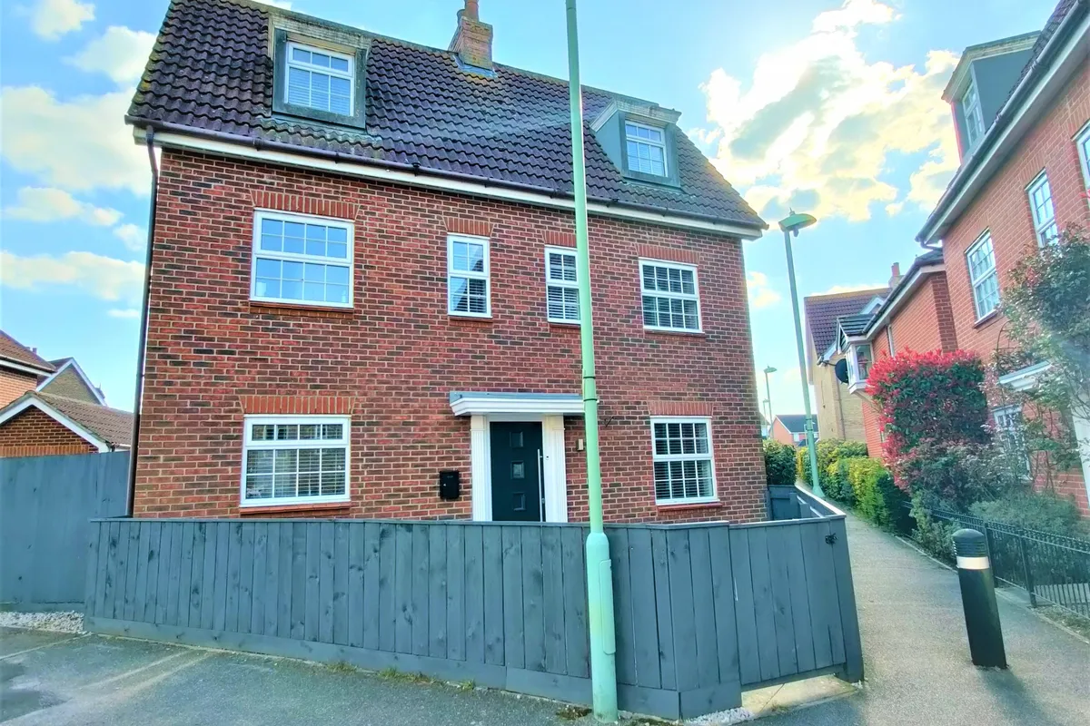 Kingfisher Road, BURY ST. EDMUNDS